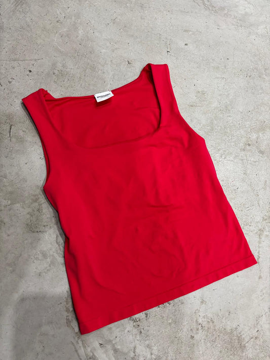 Red square basic top