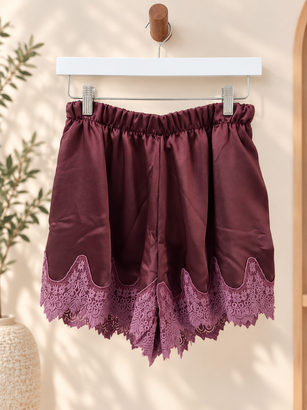 Lace detailed short