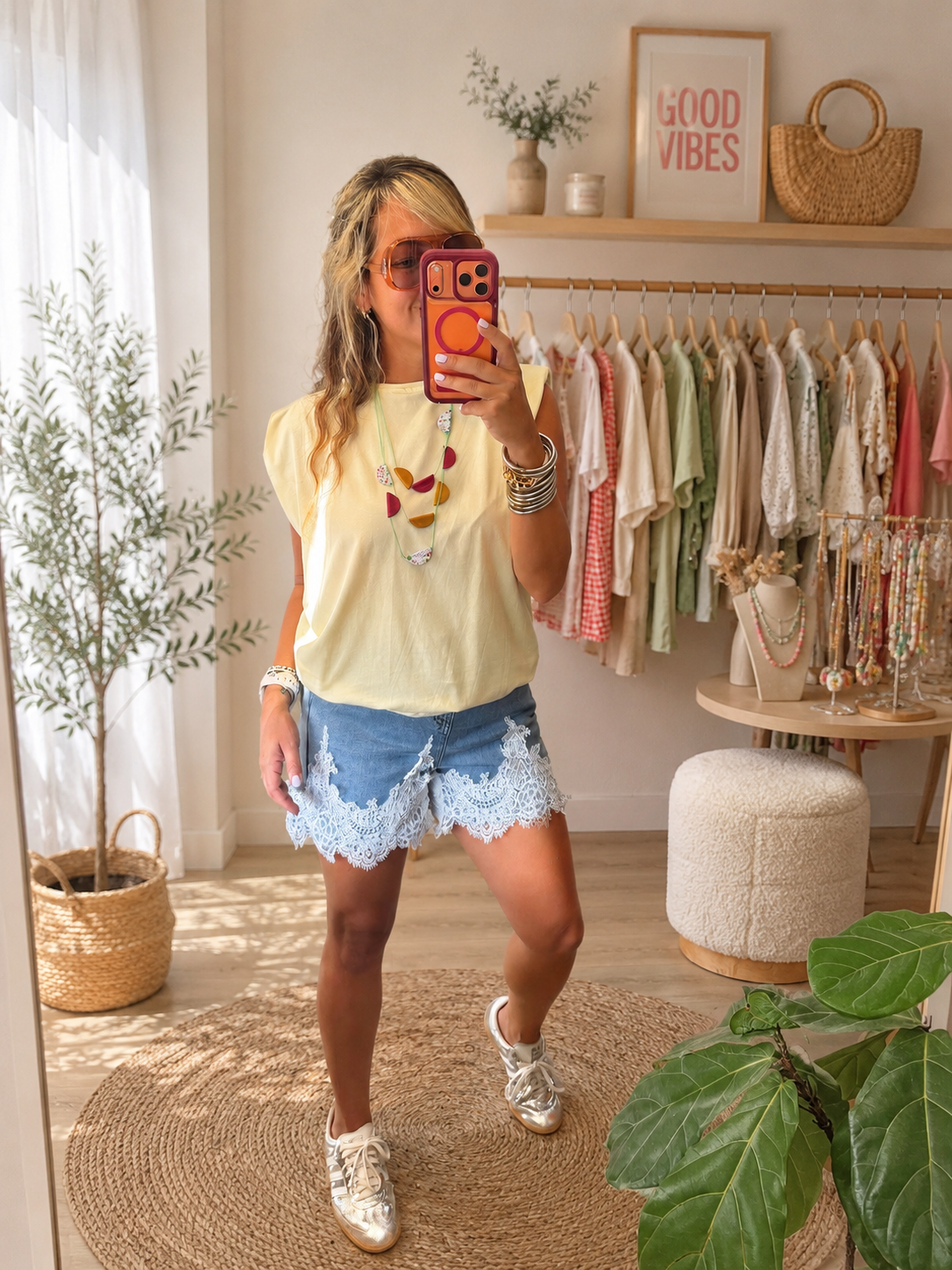 Lace short
